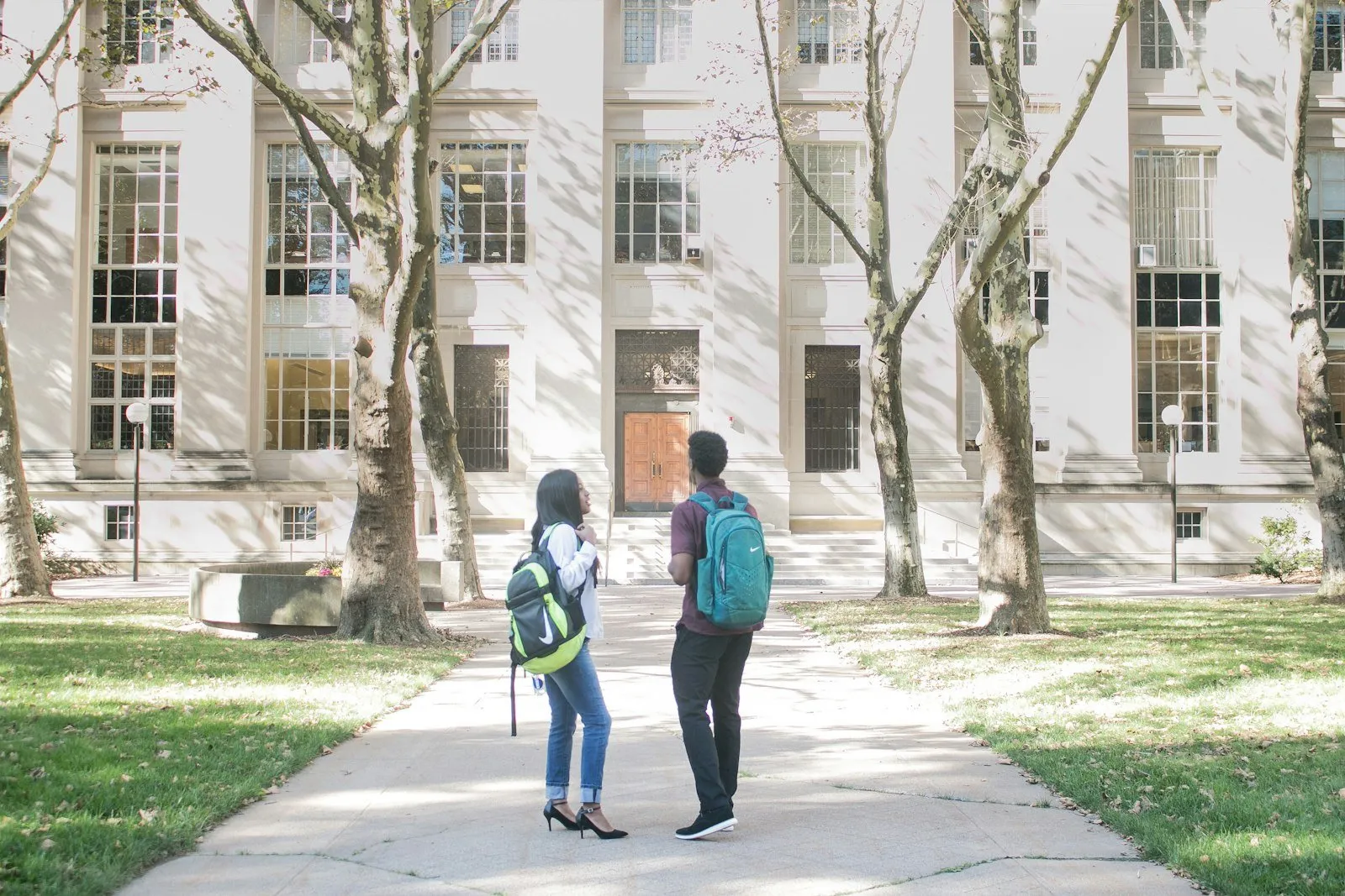 Étudiants sur un campus